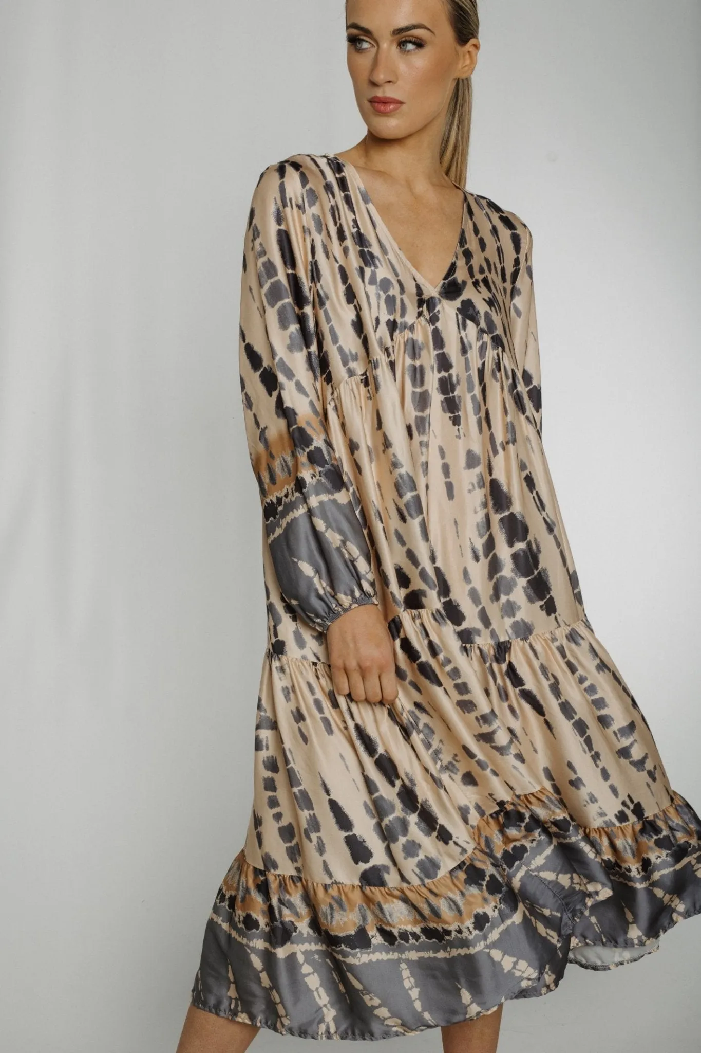 Belle Abstract Printed Dess In Neutral Mix