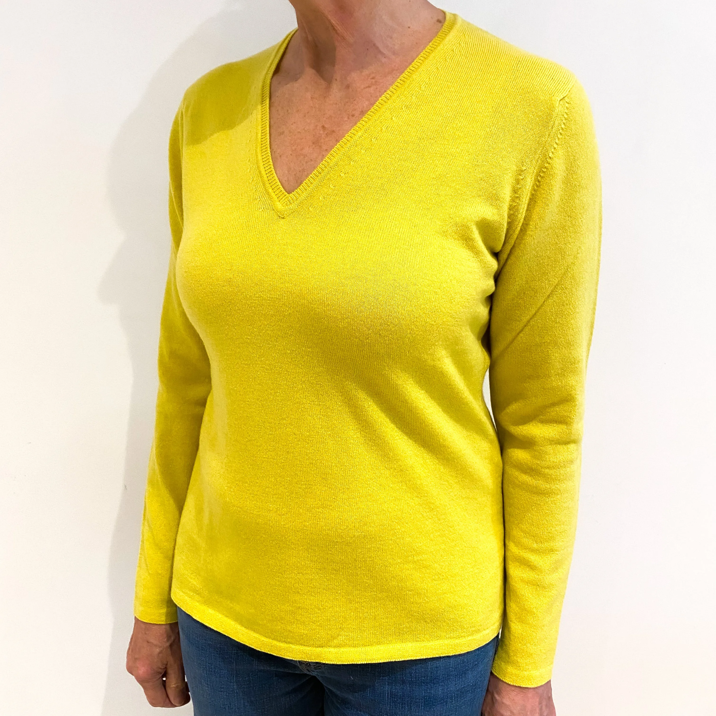 Brand New Scottish Citrine Yellow Cashmere V-Neck Jumper Medium