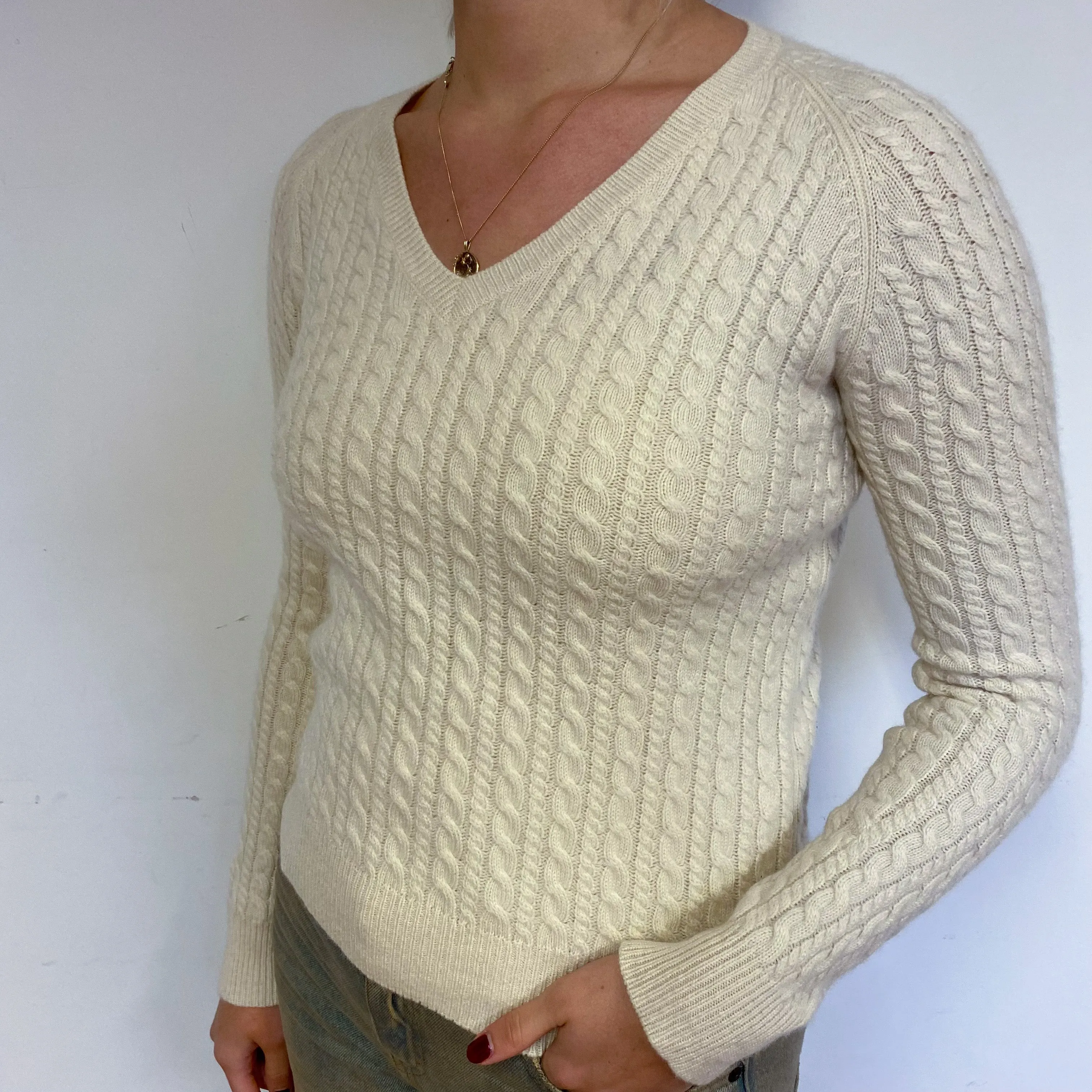 Clotted Cream Cable Cashmere V-Neck Jumper Small