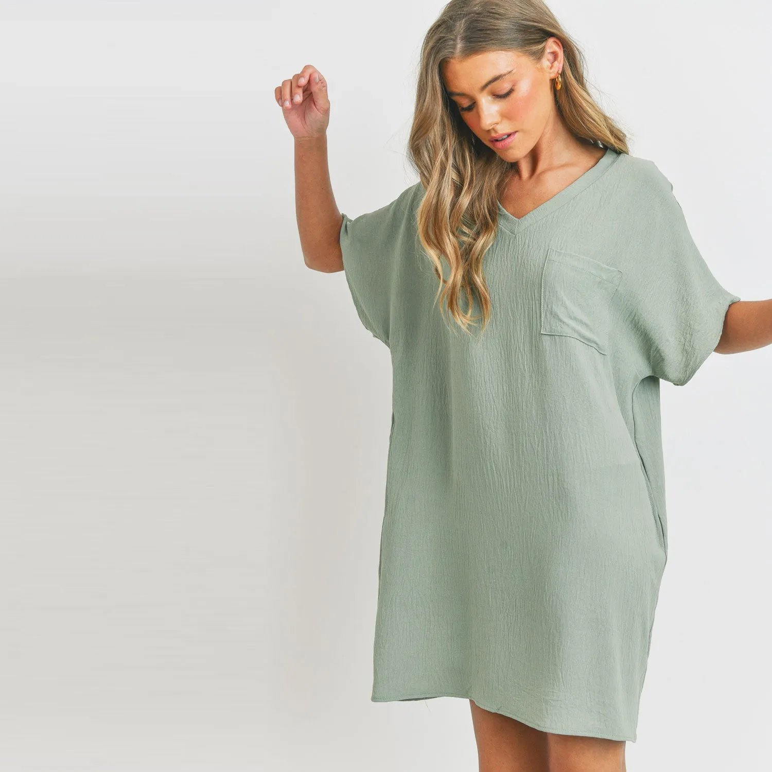 Crinkle Chic V-Neck Pocket Dress