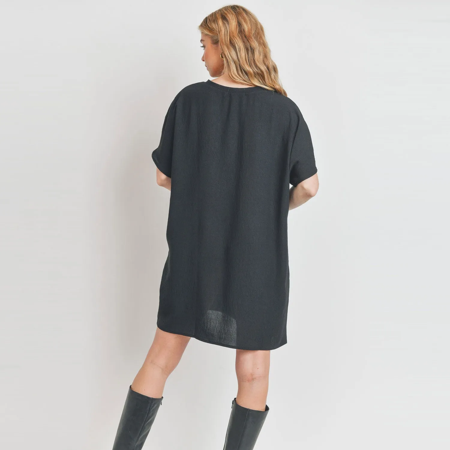 Crinkle Chic V-Neck Pocket Dress