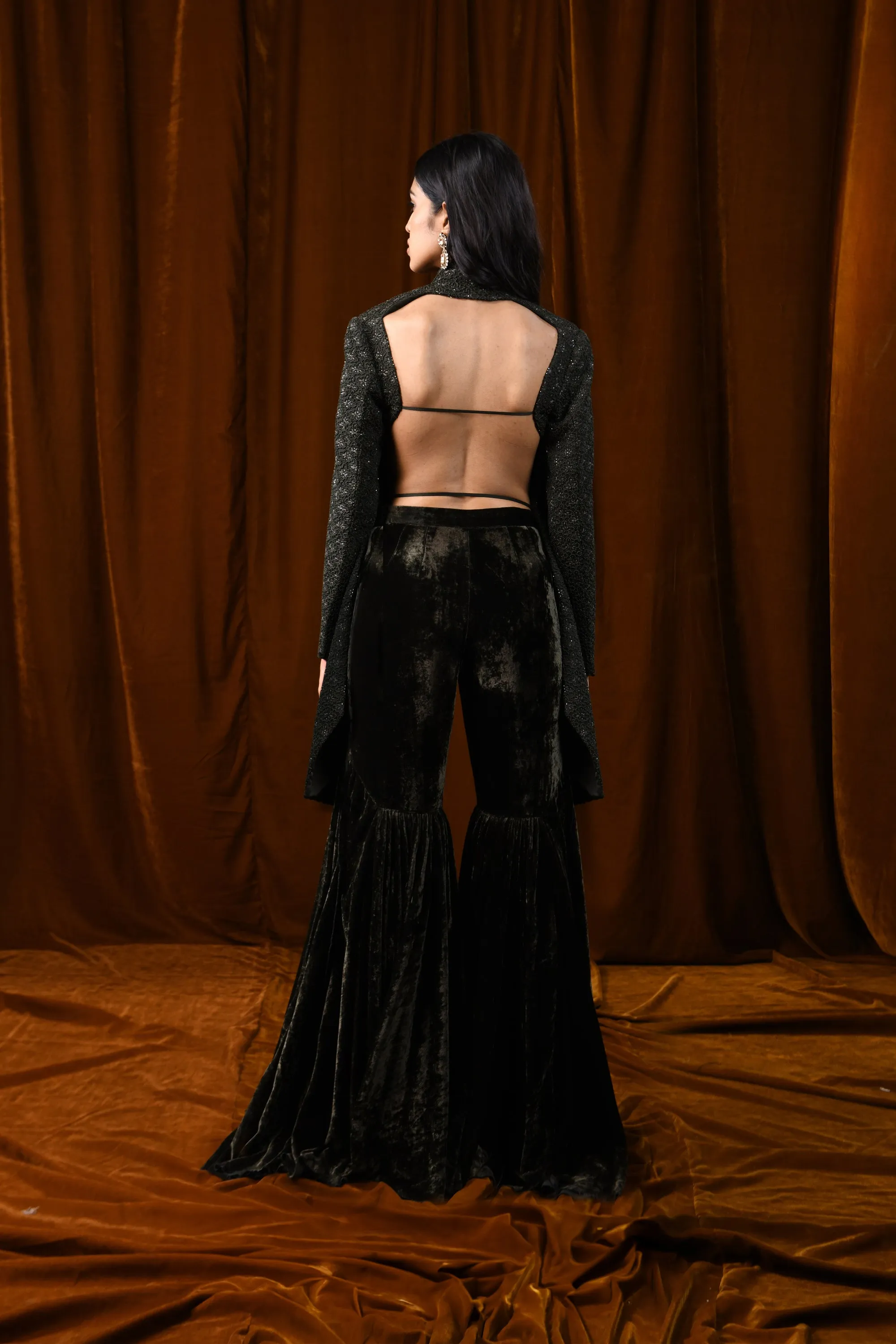 LAMP HIGHLIGHTED MOCK LAYER BACKLESS WITH VELVET  JACKET