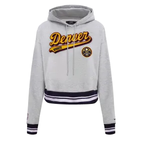 NBA DENVER NUGGETS SCRIPT TAIL WOMEN'S RIB FLC CROPPED PO HOODIE (HEATHER GREY/MIDNIGHT NAVY)