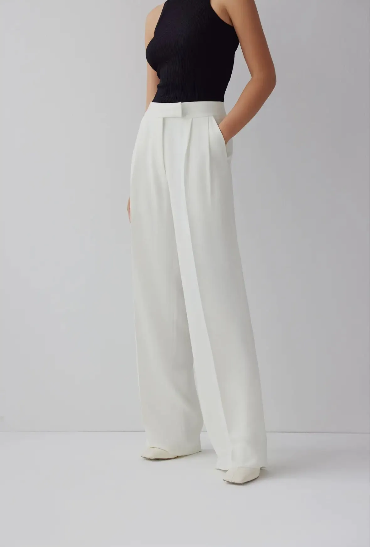 White high waisted Trouser pleated pants by Le Cle