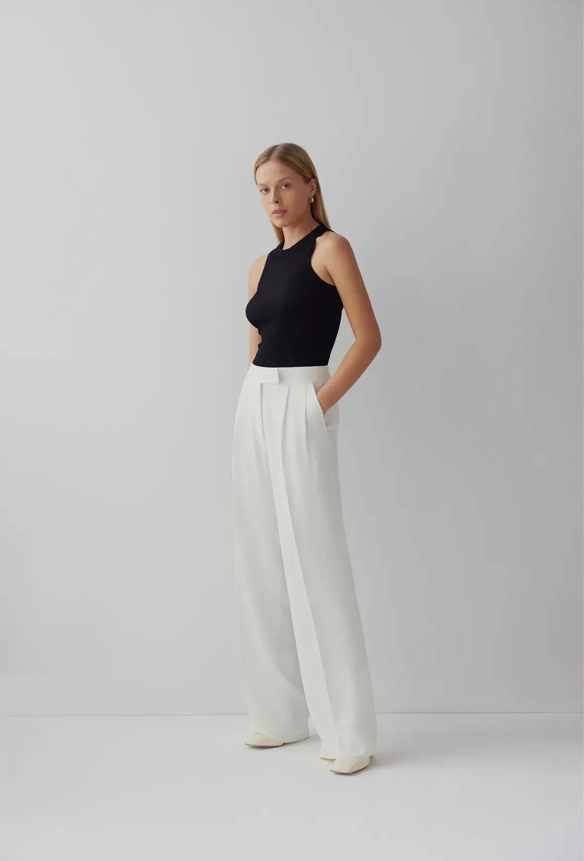 White high waisted Trouser pleated pants by Le Cle