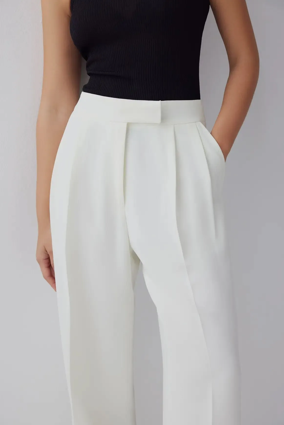 White high waisted Trouser pleated pants by Le Cle